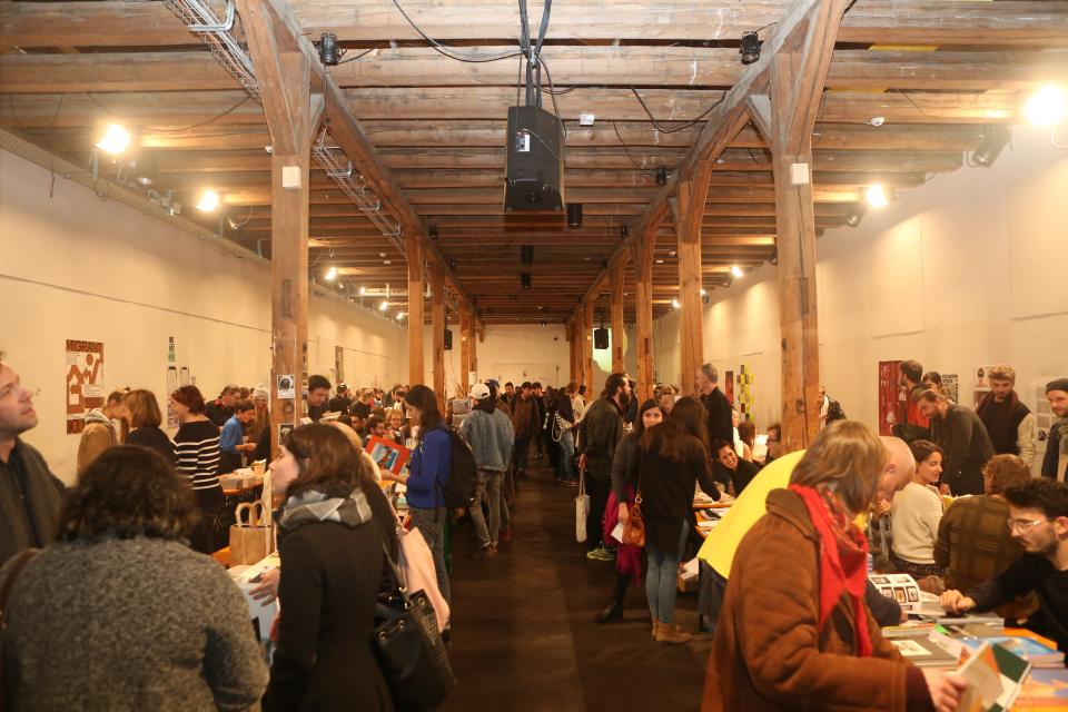 Big room with all the publishers